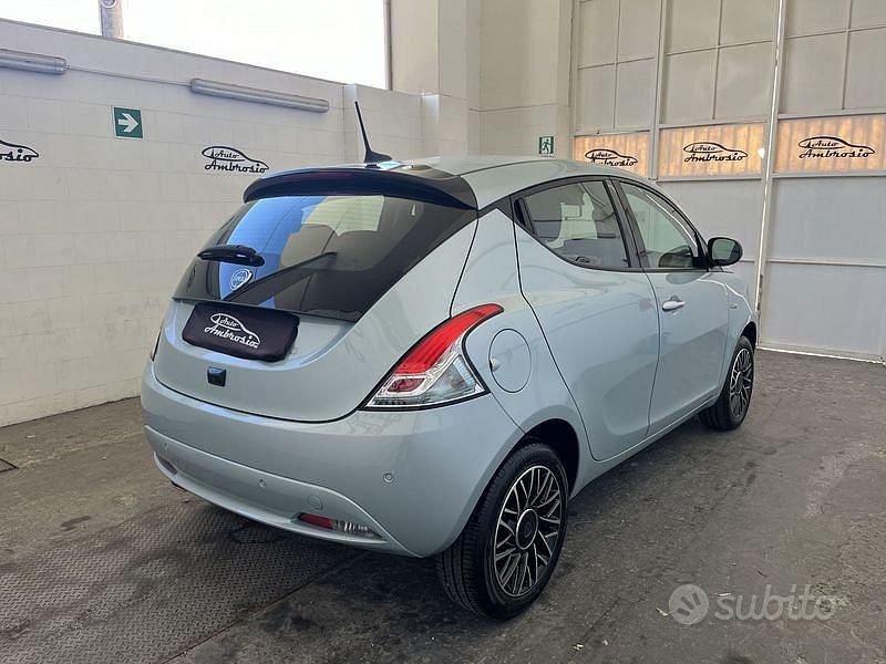Usata Lancia Ypsilon Gold 69 CV (50 kW) 2024 Blu Utilitaria