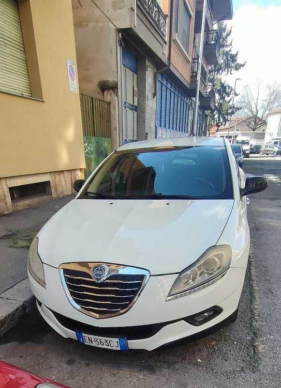 Usata Lancia Delta Gold 120 CV (88 kW) 2012 Utilitaria