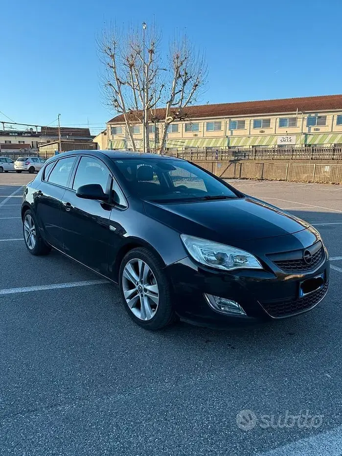 Usata Opel Astra 110 CV (80 kW) 2010 Nero Berlina
