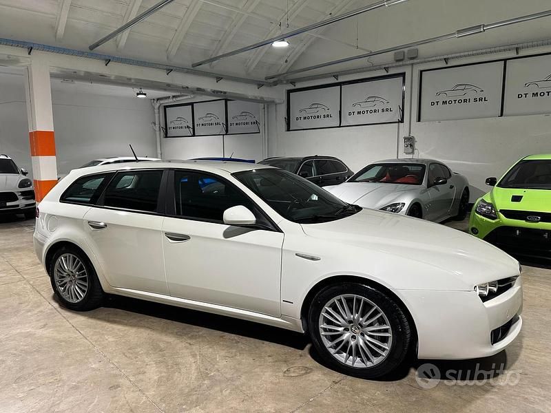 Bianco Usata 2010 Alfa Romeo 159 Station wagon | 6990 € (Super prezzo) - Immagine 1/4