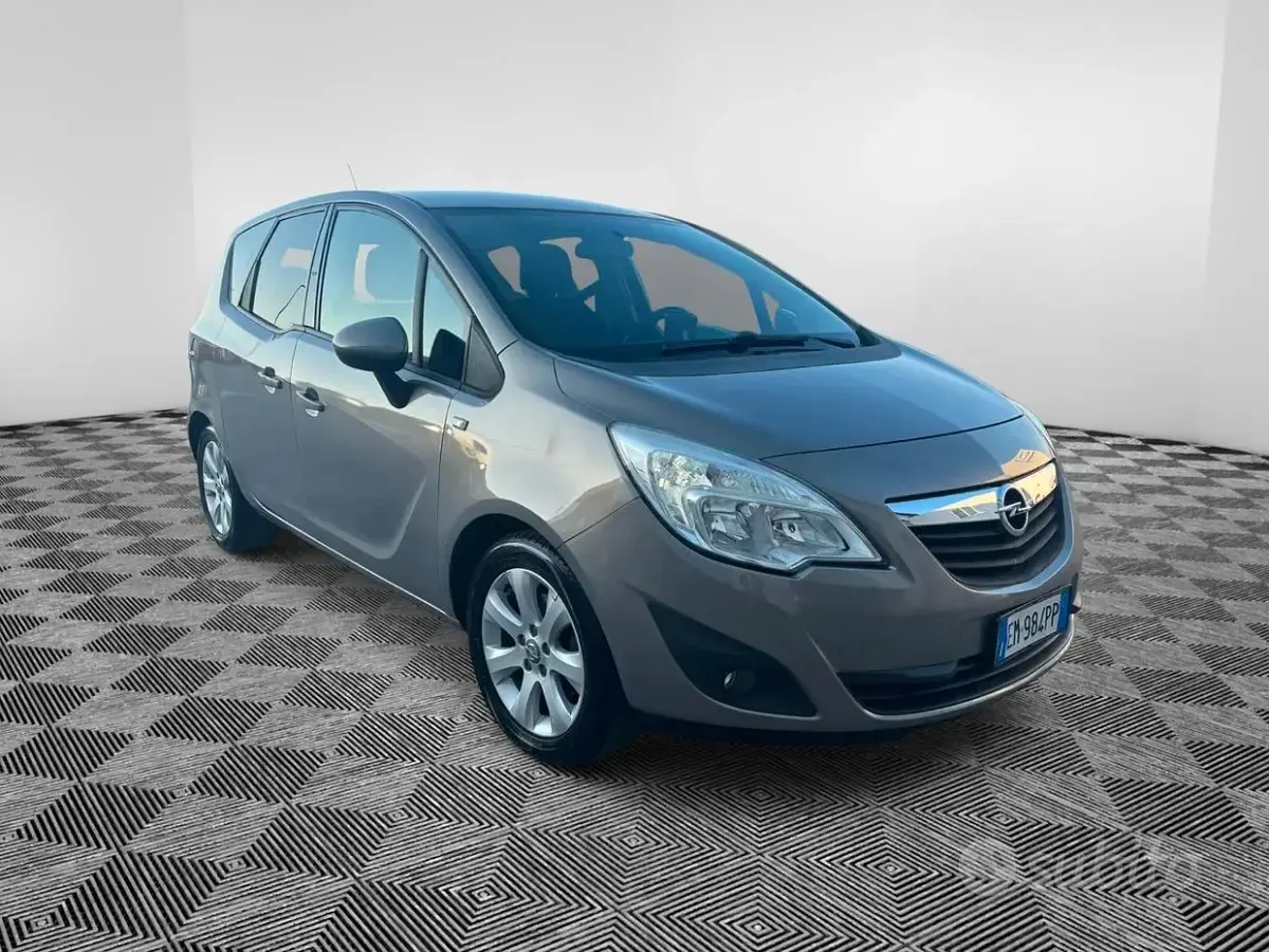 Usata Opel Meriva 120 CV (88 kW) 2012 Grigio Monovolume