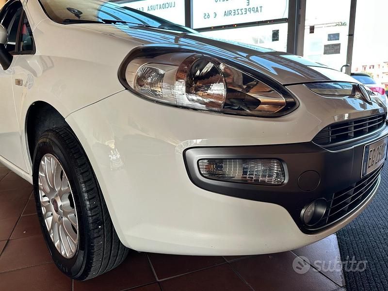 Usata Fiat Punto Evo Dynamic 69 CV (50 kW) 2011 Bianco Utilitaria