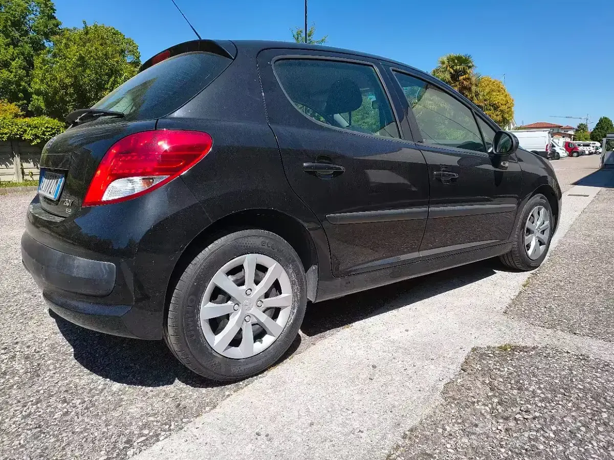 Usata Peugeot 207 73 CV (53 kW) 2010 Nero Berlina