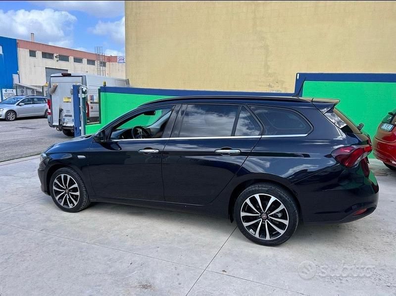 Usata Lancia Ypsilon 69 CV (50 kW) 2017 Rosso Utilitaria