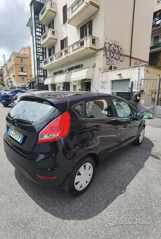 Usata Ford Fiesta 82 CV (60 kW) 2011 Nero Berlina