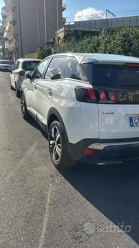 Bianco Usata 2017 Peugeot 3008 Monovolume | 14.500 € (Buon prezzo) - Immagine 1/4
