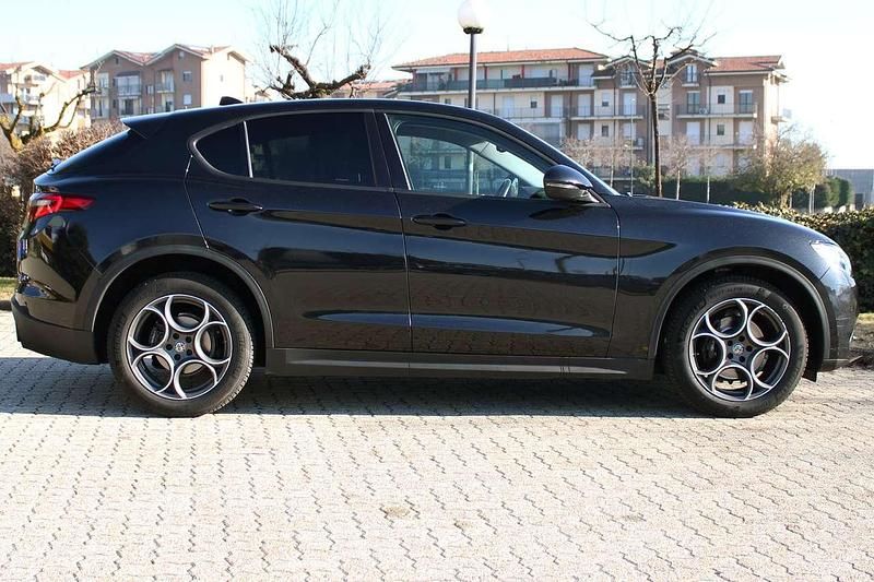 Usata Alfa Romeo Stelvio Sprint 190 CV (139 kW) 2022 Nero vulcano SUV