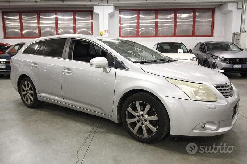 Usata Toyota Avensis Executive 150 CV (110 kW) 2010 Grigio Station wagon
