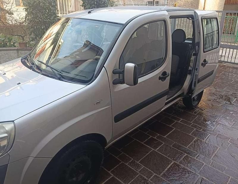 Usata Fiat Doblò 84 CV (61 kW) 2009 Grigio Monovolume