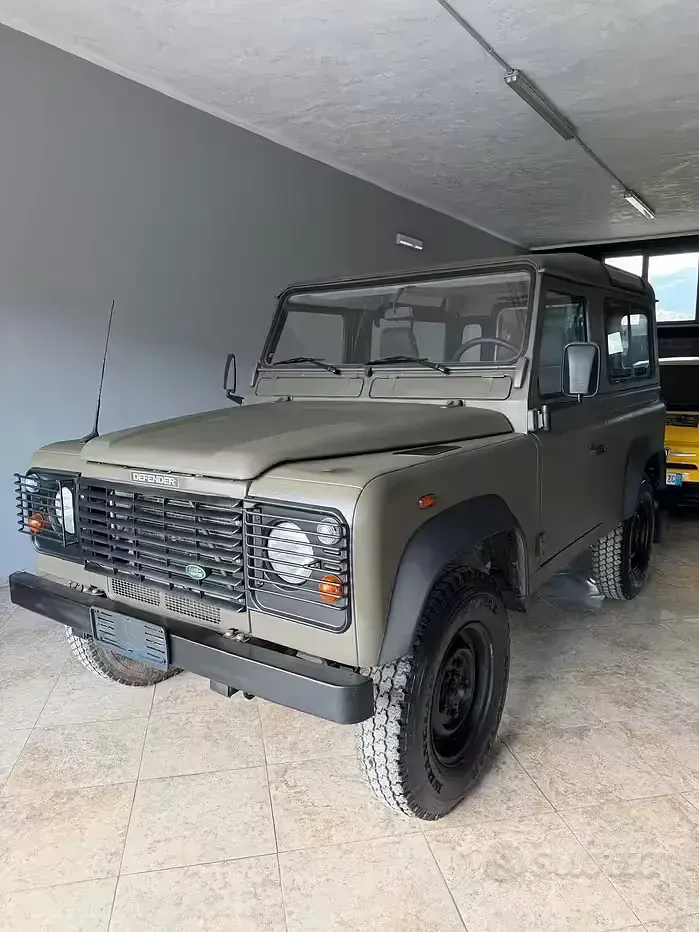 Usata Land Rover Defender 122 CV (89 kW) 2001 Station wagon