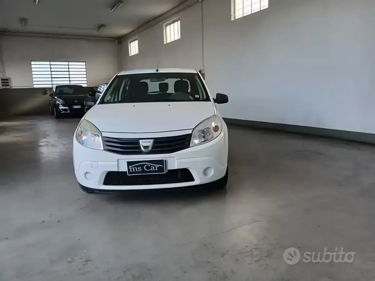 Usata Dacia Sandero Ambiance 72 CV (52 kW) 2010 Bianco Berlina
