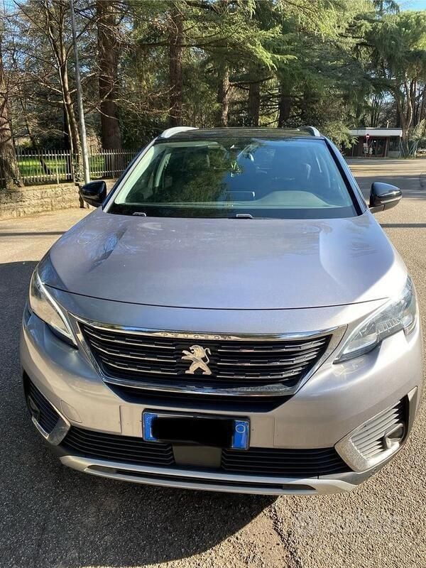 Grigio Usata 2017 Peugeot 5008 Monovolume | 19.500 € (Buon prezzo) - Immagine 1/4
