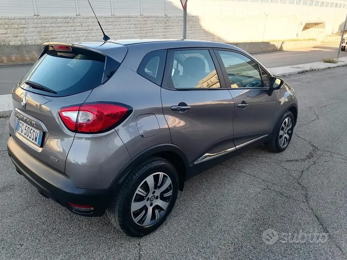 Usata Renault Captur Intens 90 CV (66 kW) 2017 Grigio SUV