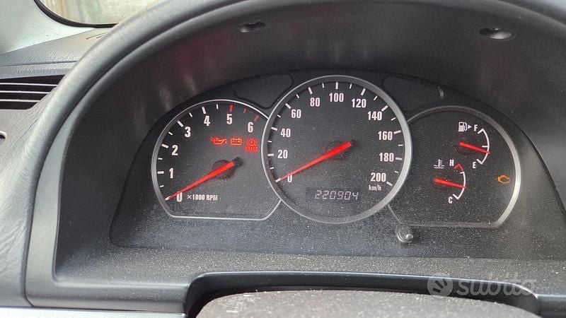Grigio Usata 2004 Suzuki Vitara Station wagon | 6000 € (Buon prezzo) - Immagine 1/4