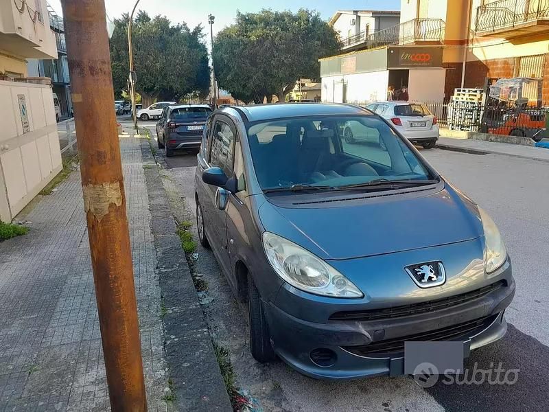 Usata Peugeot 1007 70 CV (51 kW) 2005 Grigio Monovolume