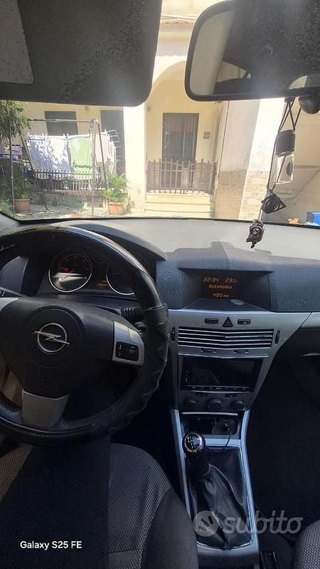 Usata Opel Astra 90 CV (66 kW) 2009 Nero Berlina