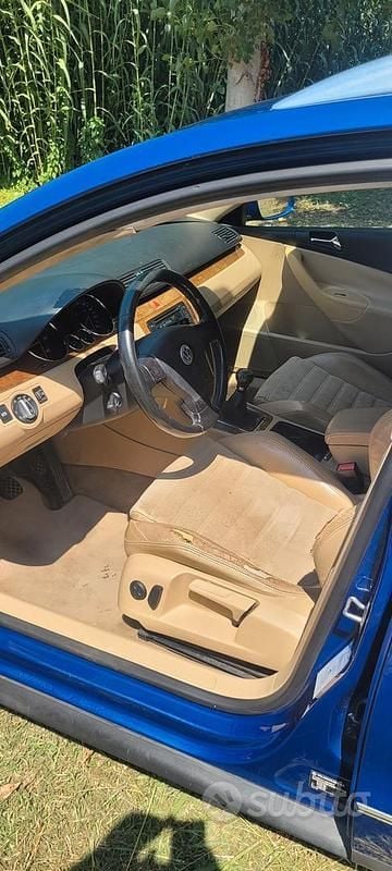 Usata VW Passat 140 CV (102 kW) 2006 Blu Station wagon