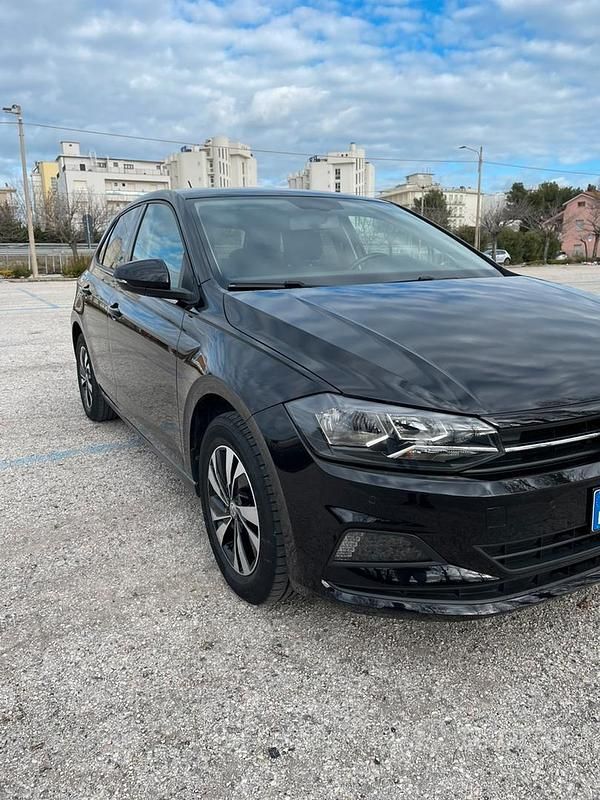 Usata VW Polo 95 CV (69 kW) 2018 Nero Utilitaria