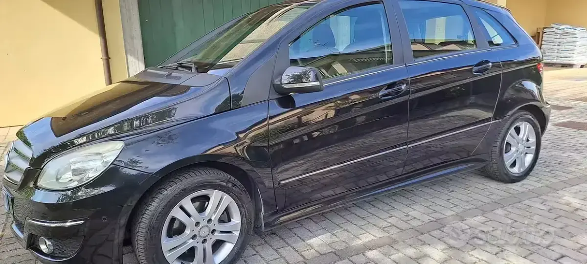 Usata Mercedes B180 109 CV (80 kW) 2010 Nero Monovolume