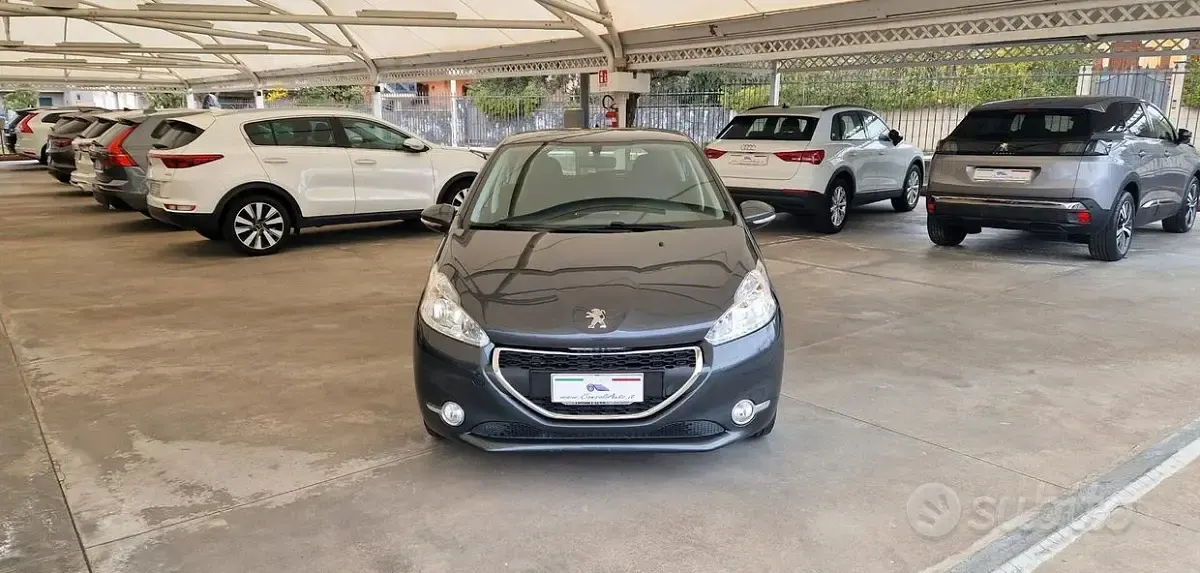 Usata Peugeot 208 Allure 68 CV (50 kW) 2014 Grigio Utilitaria