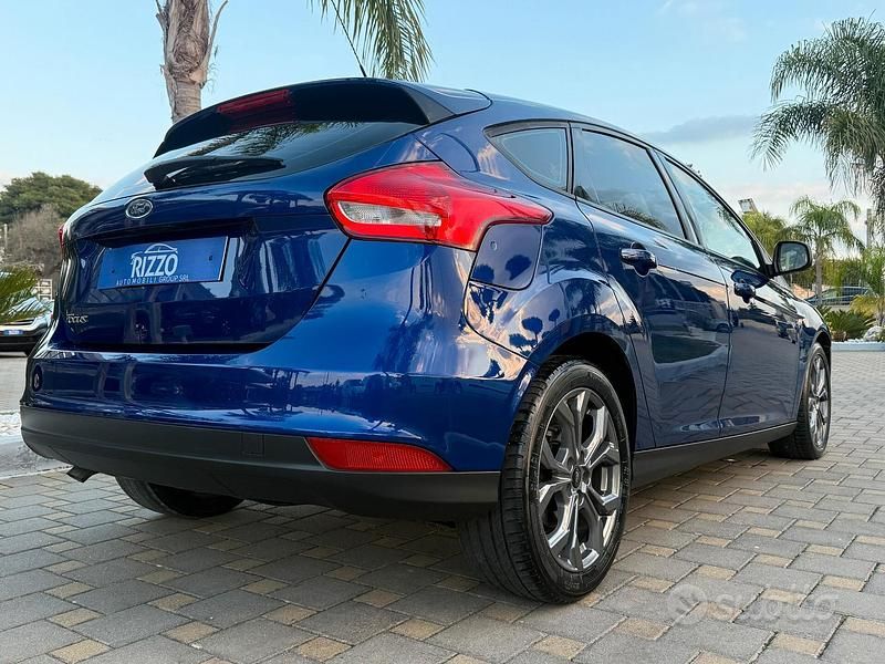 Usata Ford Focus Titanium 120 CV (88 kW) 2016 Blu Berlina