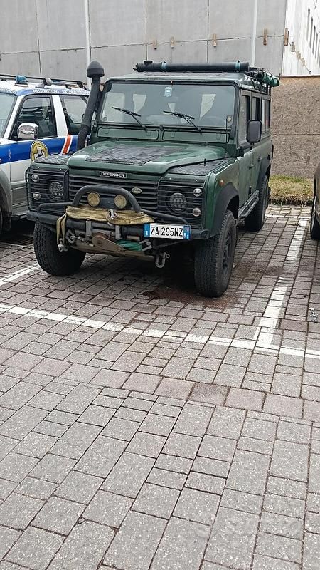 Verde Usata 2002 Land Rover Defender SUV | 25.000 € (Molto cara) - Immagine 1/4