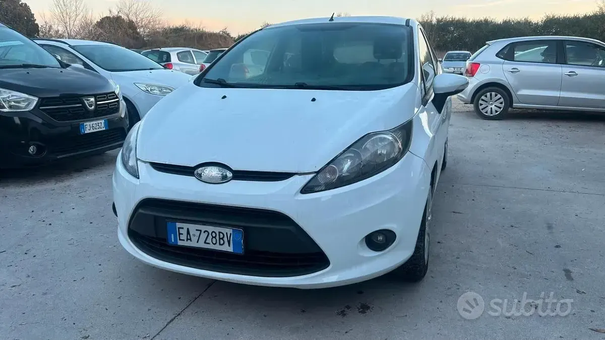 Usado Ford Fiesta 82 HP (60 kW) 2011 Branco Sedan
