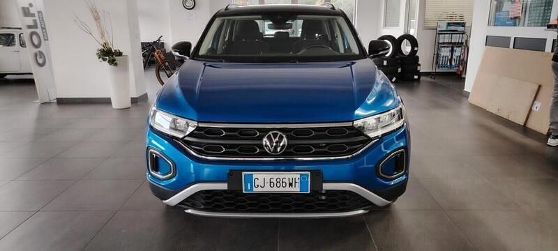 Usata VW T-Roc Life 110 CV (80 kW) 2022 Blu SUV