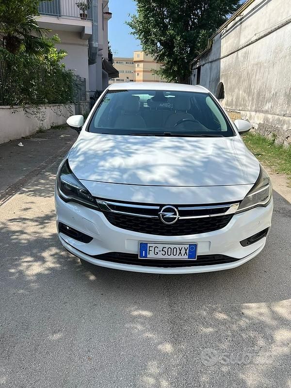 Käytetty Opel Astra 105 HP (77 kW) 2017 Valkoinen Viistoperä