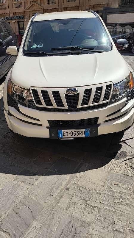 Usata Mahindra XUV500 140 CV (102 kW) 2015 Bianco SUV