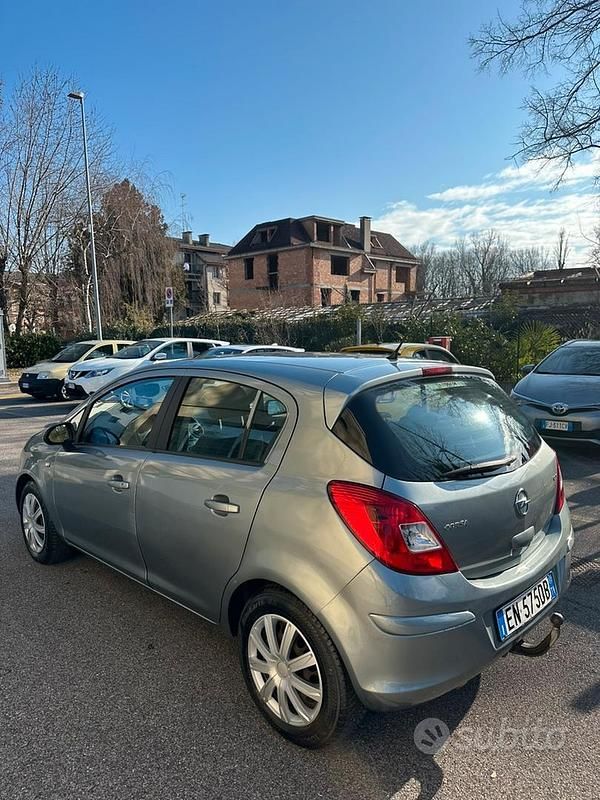 Usata Opel Corsa 95 CV (69 kW) 2012 Grigio Utilitaria