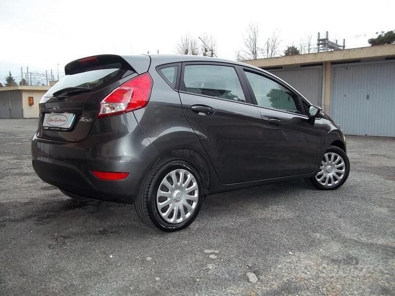 Usata Ford Fiesta Business Edition 95 CV (69 kW) 2016 Grigio Utilitaria