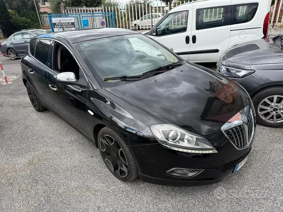 Usata Lancia Delta 120 CV (88 kW) 2011 Nero Utilitaria