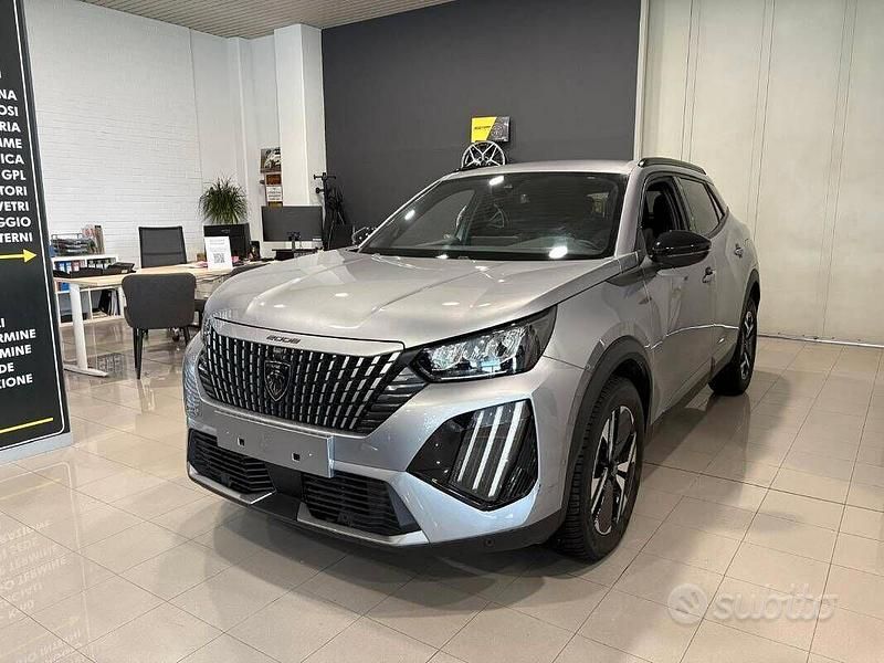 Usata Peugeot 2008 Allure 101 CV (74 kW) 2024 Grigio artense SUV