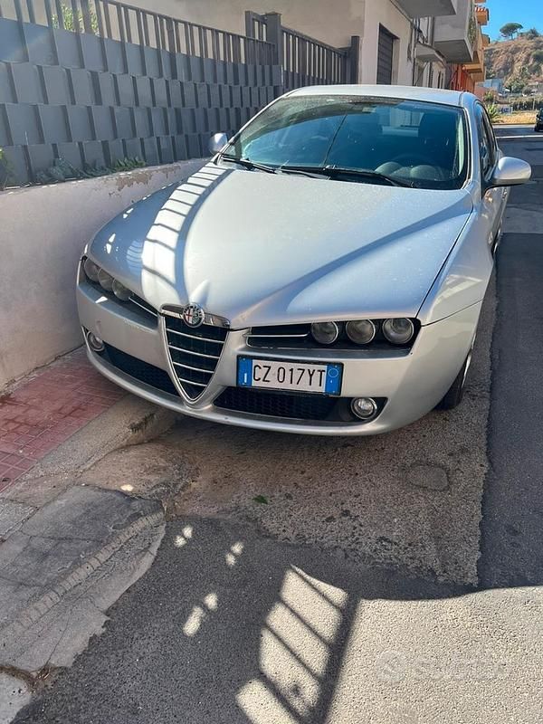 Usata 2006 Alfa Romeo 159 Distinctive Tre volumi | 2800 € (Buon prezzo) - Immagine 1/4