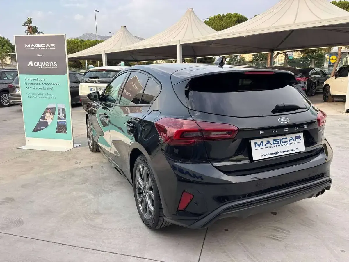 Usata Ford Focus ST-Line 125 CV (91 kW) 2022 Nero Berlina