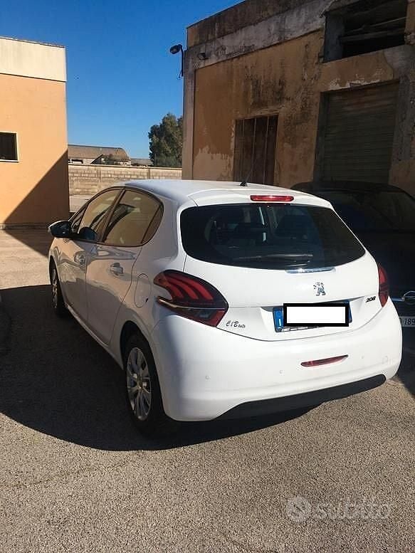 Usata Peugeot 208 Active 74 CV (54 kW) 2018 Bianco Utilitaria