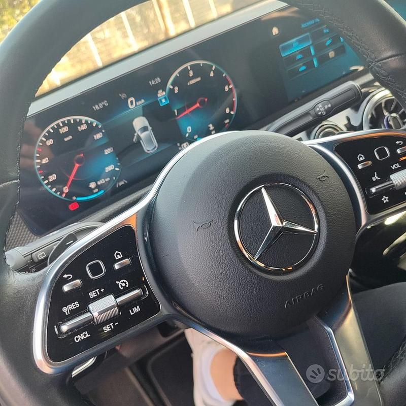 Usata Mercedes A180 Sport Edition 136 CV (100 kW) 2022 Grigio Berlina