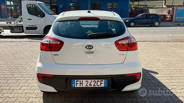 Usata Kia Rio Active 75 CV (55 kW) 2017 Bianco Berlina