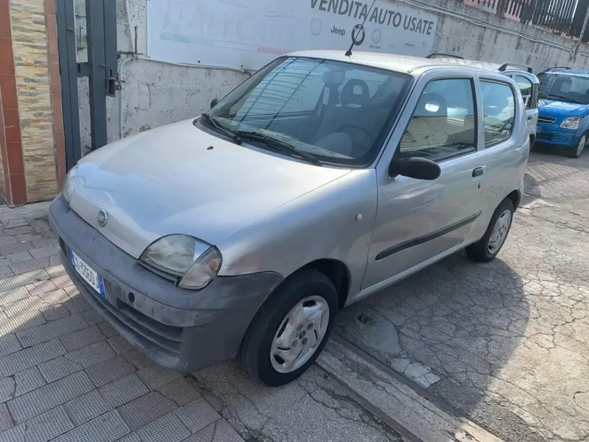 Usata Fiat 600 54 CV (39 kW) 2005 Grigio Berlina