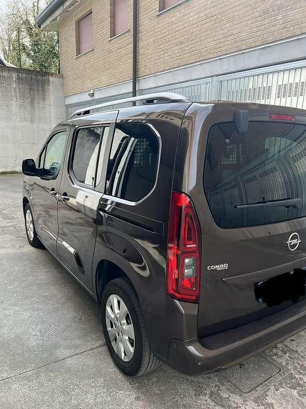 Usata Opel Combo Life Innovation 131 CV (96 kW) 2020 Marrone Furgone