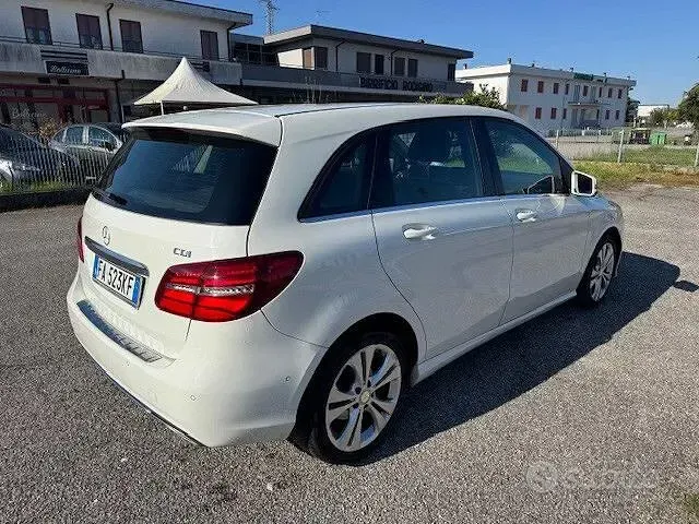Usata Mercedes B180 Premium 109 CV (80 kW) 2015 Bianco Utilitaria