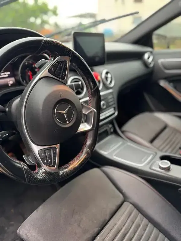 Usata Mercedes 200 AMG 136 CV (100 kW) 2016 Nero Berlina