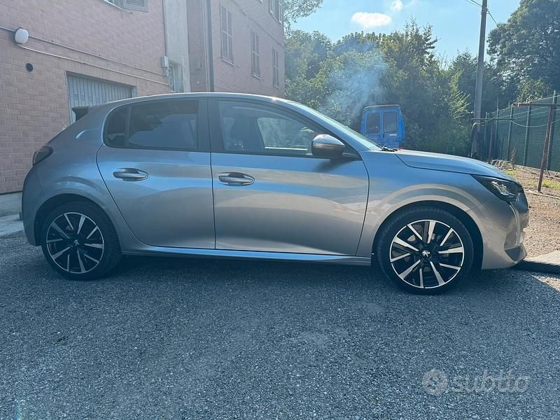 Usata Peugeot 208 Allure 101 CV (74 kW) 2020 Grigio Utilitaria