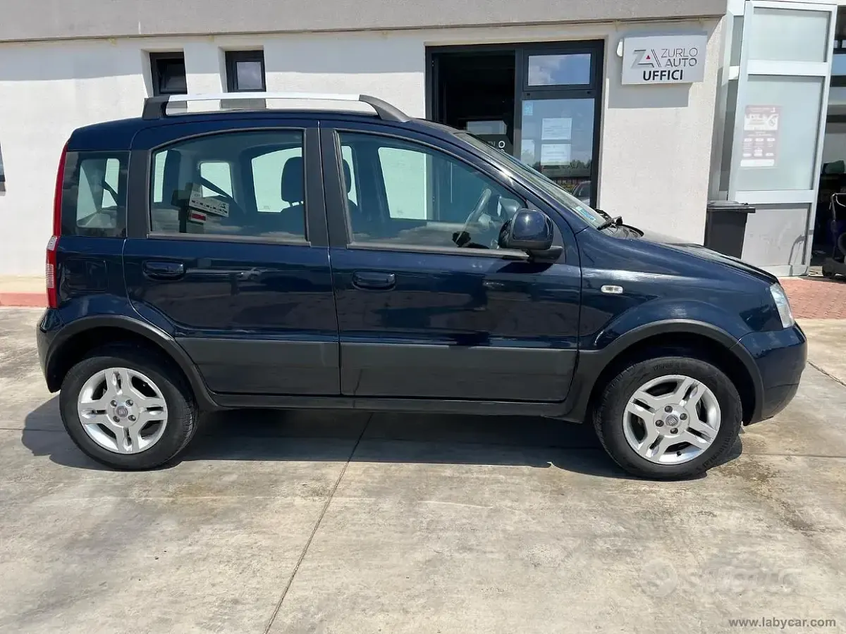 Usata Fiat Panda Climbing 60 CV (44 kW) 2010 Blu/azzurro Utilitaria