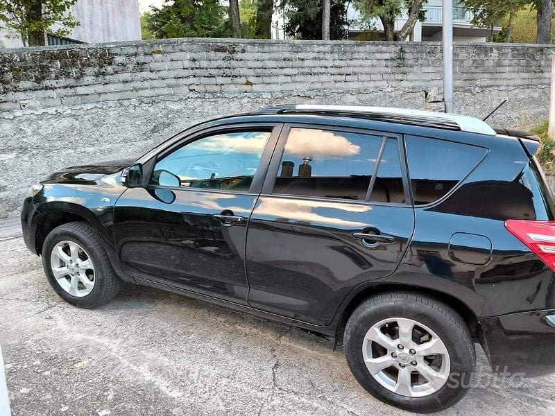 Usado Toyota RAV4 150 CV (110 kW) 2010 Gris SUV