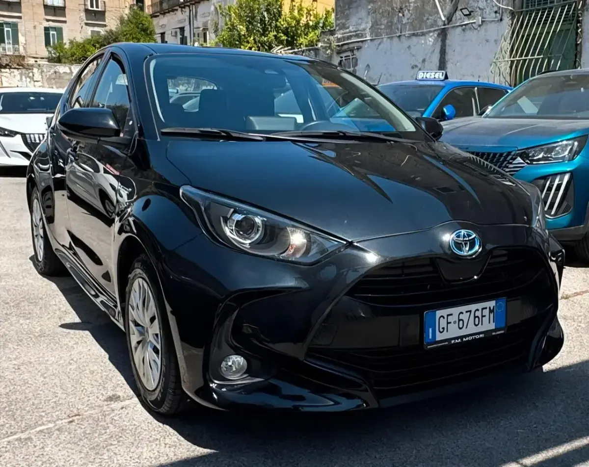 Usata Toyota Yaris Hybrid Active 92 CV (67 kW) 2021 Nero Berlina