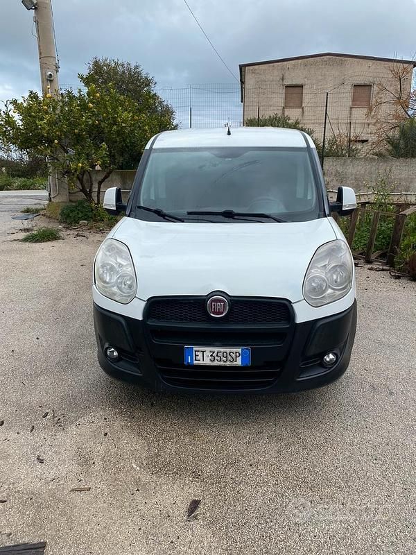 Usata Fiat Doblò 105 CV (77 kW) 2014 Bianco Monovolume
