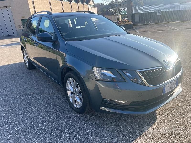 Usata Skoda Octavia Executive 116 CV (85 kW) 2019 Grigio Station wagon