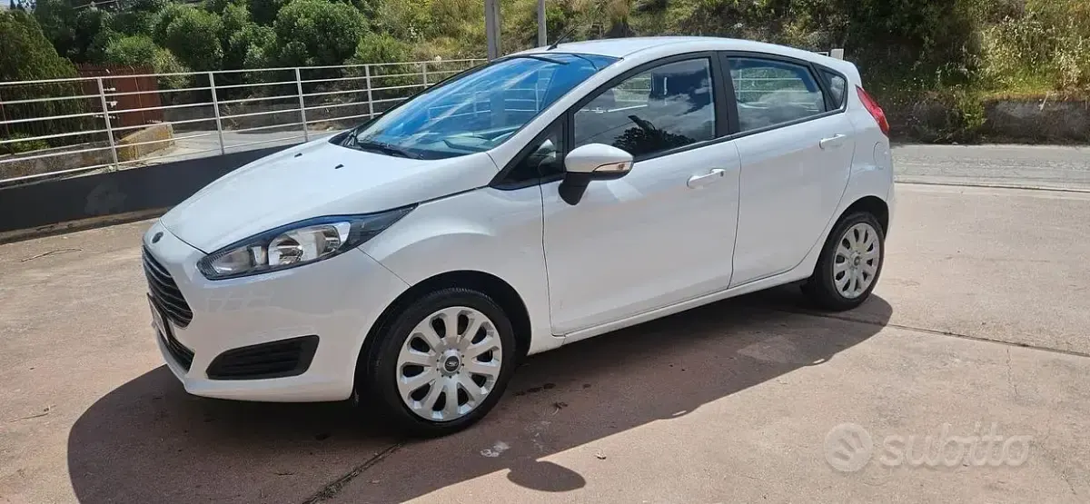 Second-hand Ford Fiesta Business Edition 97 CP (71 kW) 2015 Alb Hatchback